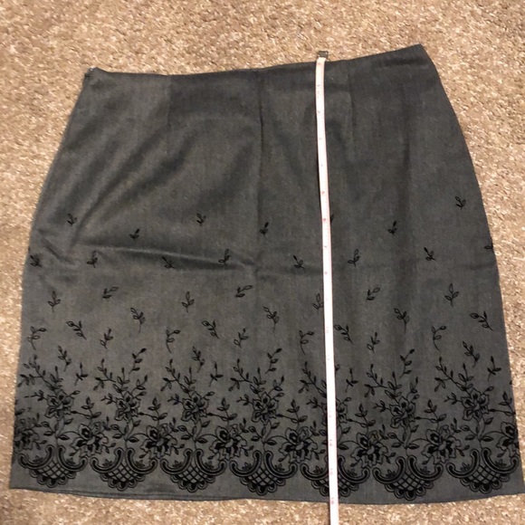 Express Vintage Skirt with Velveteen Detail - Picture 6 of 7